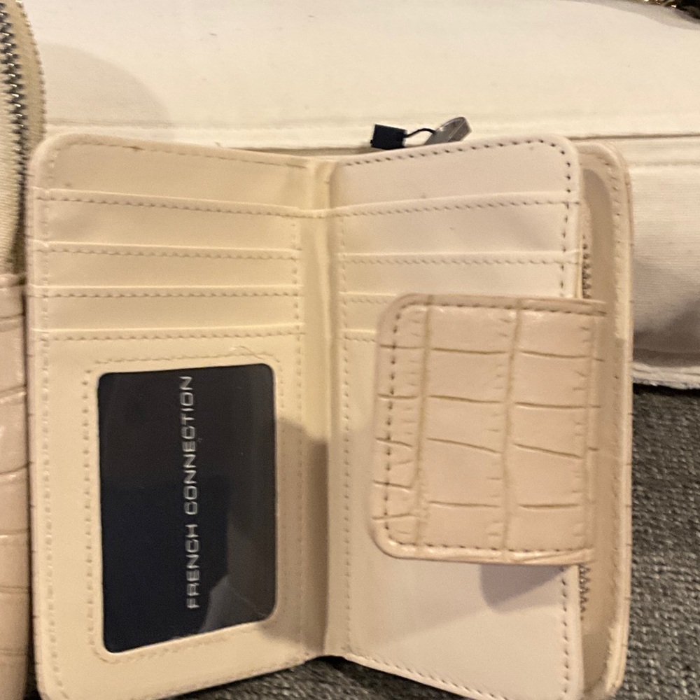 Stunning French Connection Beige Croc-Embossed Sling Bag & Wallet. NWT - Picture 2 of 4